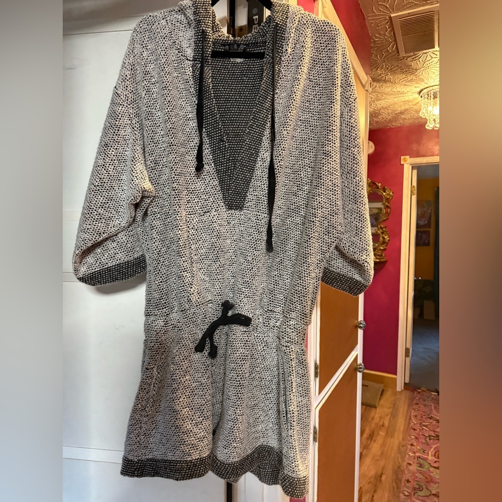 VENUS Black and White Hooded Knit Jumper with Pockets - Never Worm, NEW